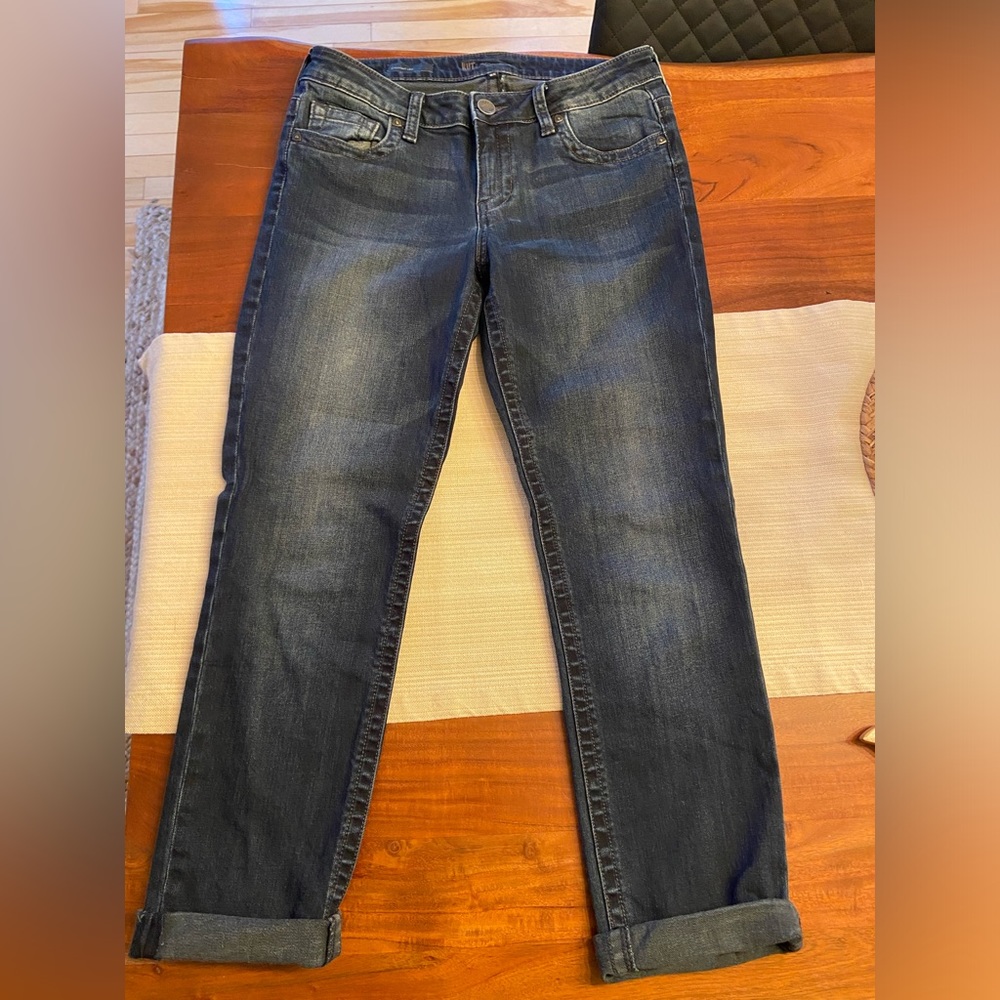 KUT Jeans Size 6. Mid-Rise Straight leg